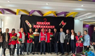 UĞUR OKULLARI NİZİP KAMPÜSÜ KIZILAY NİZİP ŞUBESİ'Nİ AĞIRLADI!