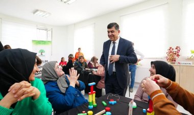 Yetim annelerine sertifikaları verildi