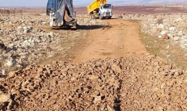 Nizip Belediyesi'nden Ulaşım Atağı: Yol Bakım ve Yenileme Çalışmaları Tüm Hızıyla Devam Ediyor