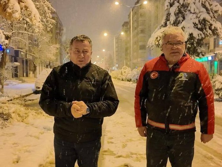 Nizip Belediyesi 24 saat esasıyla sahada