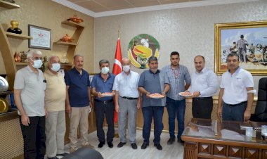 NİZİP TİCARET BORSASI YILIN İLK KIRMIZI FISTIĞINI ÖDÜLLENDİRDİ