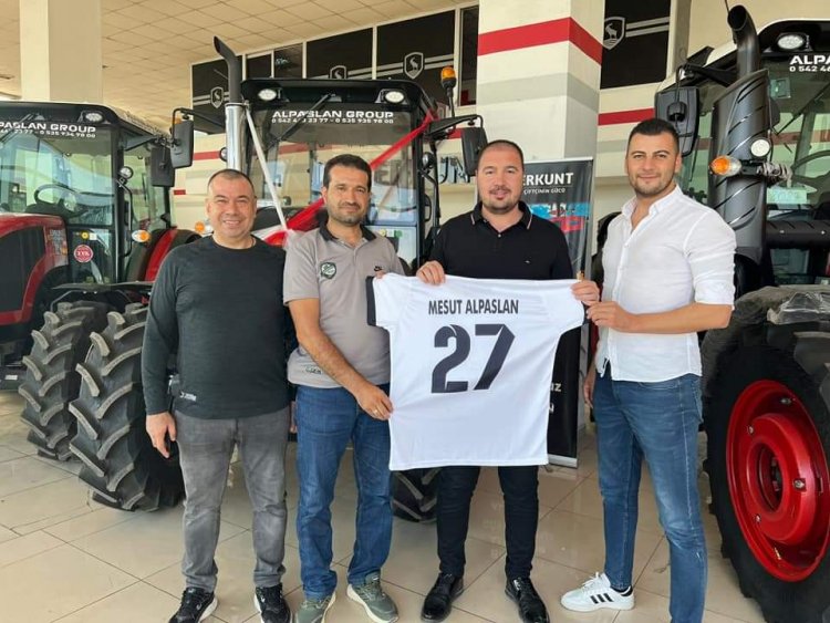 Nizip Gücü Spor Kulübü'nden Mesut Alpaslan'a Forma 