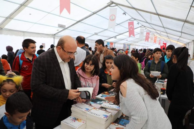 Nizip Kitap Fuarı 25 bin ziyaretçisiyle sona erdi