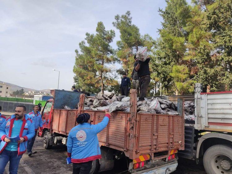 Nizip'te Kömür Dağıtımı Sürüyor