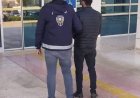 Hırsızlıktan aranan şahıs yakalandı.