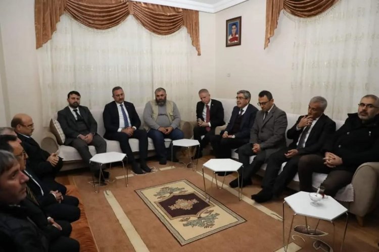 Gül ve protokol üyelerinden şehit ailesine ziyaret