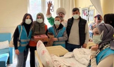 Hastanede tedavi gören çocuklara Nasrettin Hoca ve Şirin Baba sürprizi