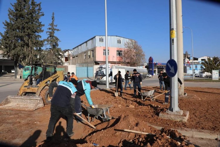 Nizip’te yeşil alan ve peyzaj çalışmaları sürüyor 