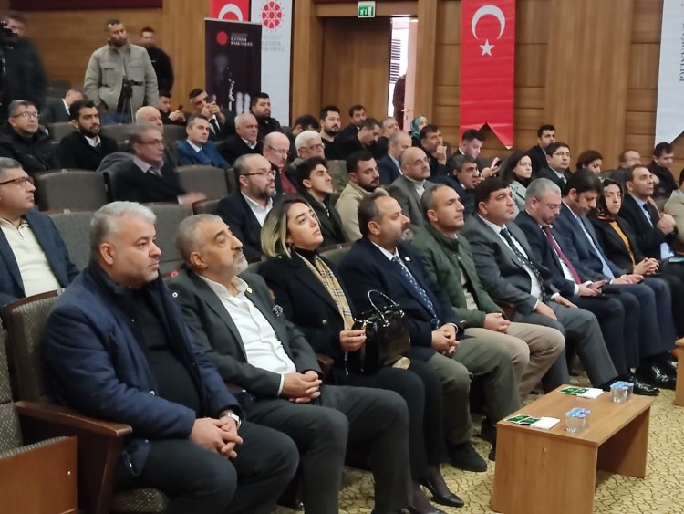 Gaziantep'te "Dezenformasyonla Nasıl Mücadele Edilir" paneli 