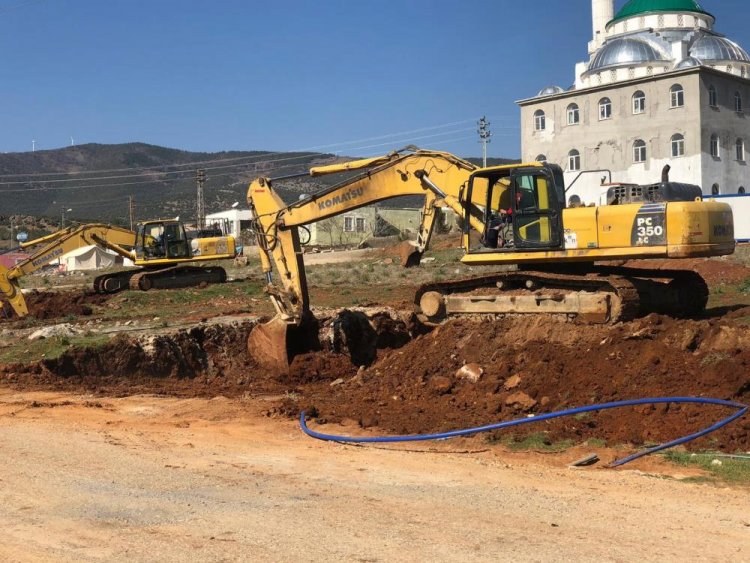 Nurdağı'nda kalıcı konutlar için ilk kazma vuruldu