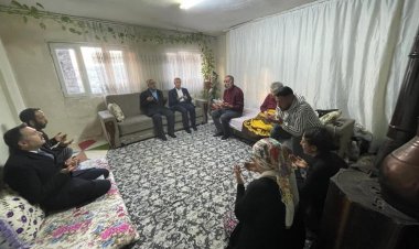 Başkan Tahmazoğlu'ndan, depremde yakınlarını kaybeden ailelere taziye ziyareti