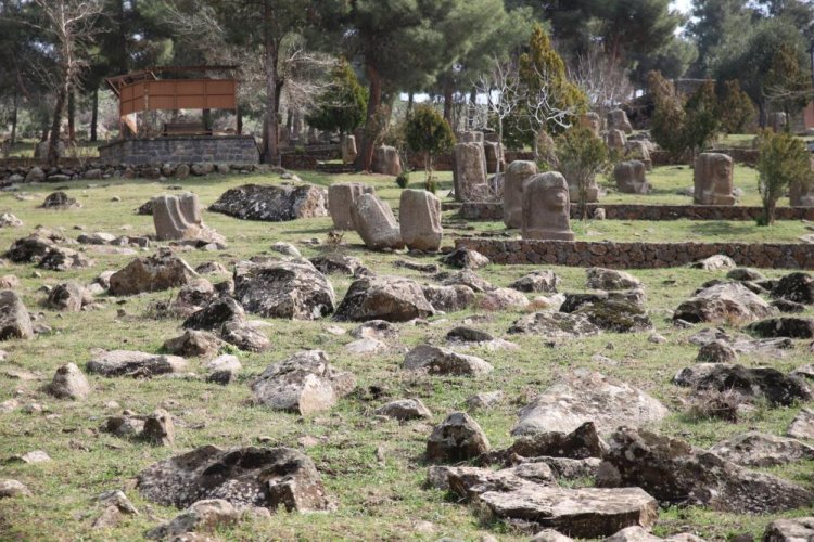 Hitit heykelleri depremden hasarsız kurtuldu