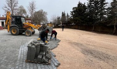 Nizip Belediyesi'nden Eğitime Destek: Kayalar Mahallesi'nde Okul Bahçesi Yenilendi