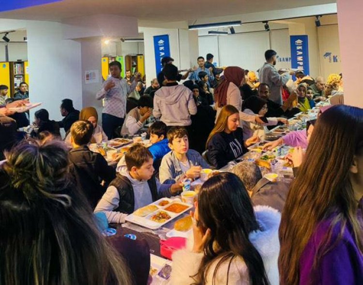 Mavi Kampüs Özel Öğretim Kursu’ndan Ramazan Buluşması: Öğrenciler ve Öğretmenler İftarda Bir Araya Geldi