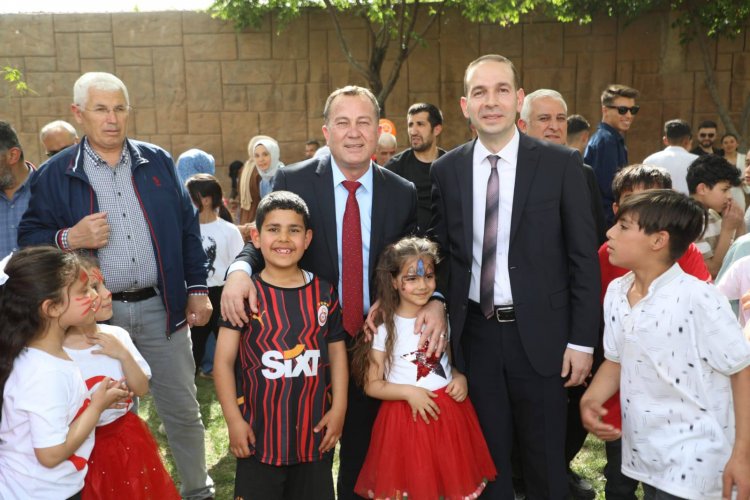Nizip'te 23 Nisan Coşkusu Osmanlı Parkı'nı sardı