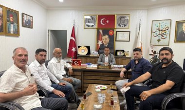 AK Parti Nizip İlçe Başkanlığı’nda Nöbetçi Yönetim Kurulu Üyesi Hasan Polat Yoğun Ziyaretçileri Ağırladı