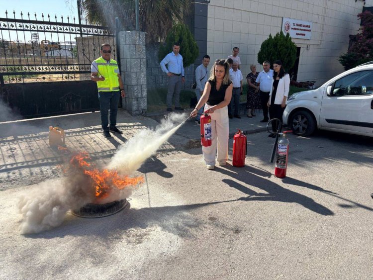 NİZİP TİCARET ODASI PERSONELİNE YANGIN SÖNDÜRME TATBİKATI GERÇEKLEŞTİRİLDİ