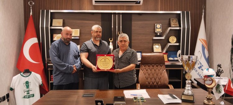 Hamza Dörtbudak’a Teşekkür Plaketi