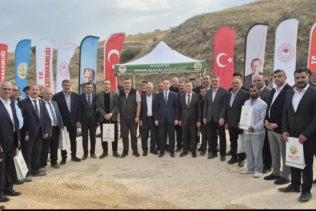 NİZİP ZEYTİN FESTİVALİ SAMANLI MAHALLESİ’NDE FİDAN DİKİMİYLE BAŞLADI