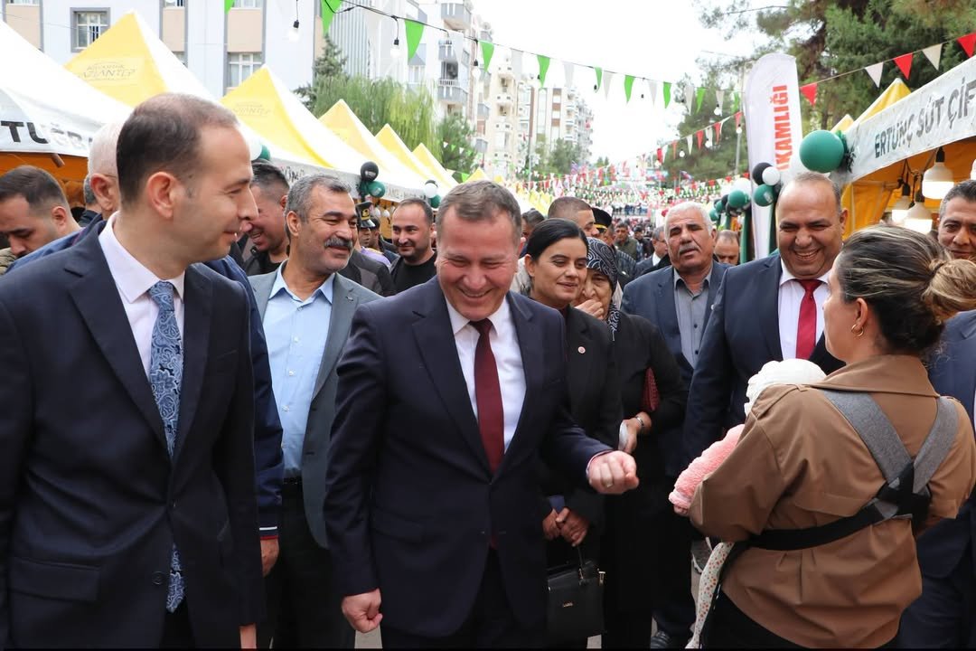 NİZİP ZEYTİN FESTİVALİ’NDE STANTLAR PROTOKOL TARAFINDAN GEZİLDİ