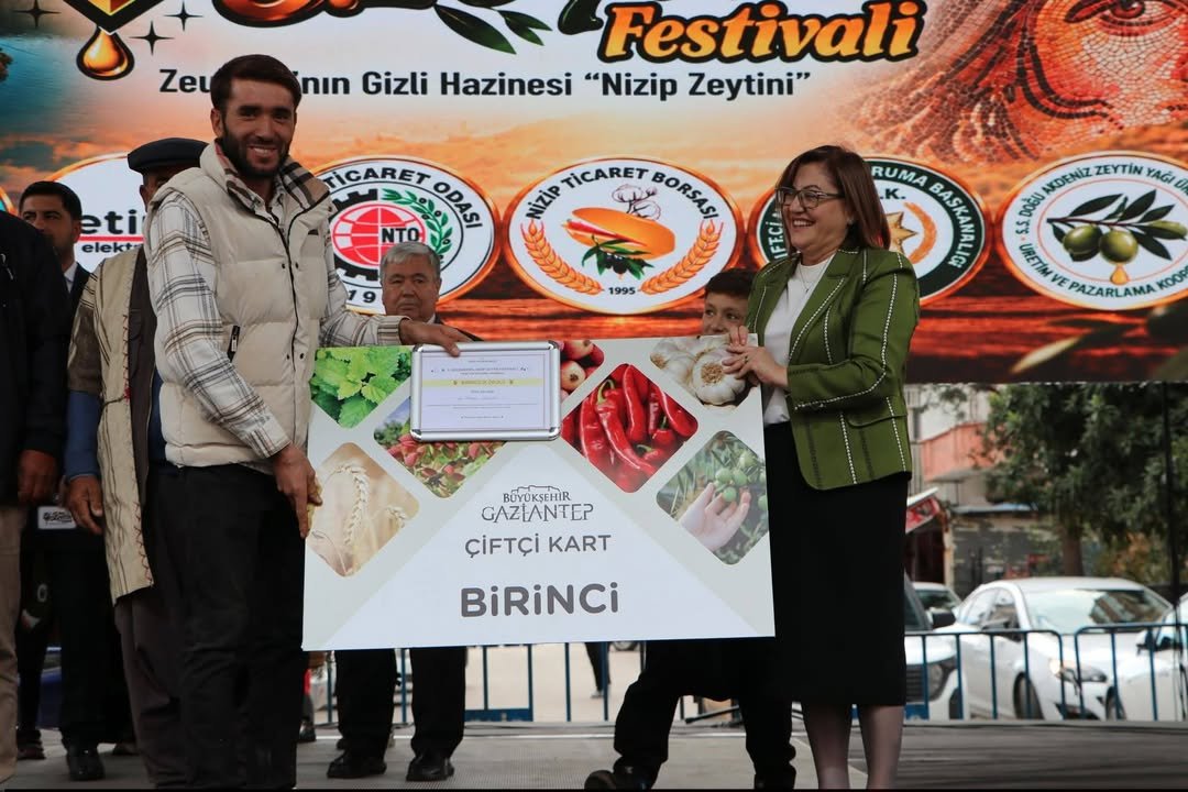 NİZİP ZEYTİN FESTİVALİ COŞKULU TÖRENLE AÇILDI: PROTOKOLDEN YOĞUN KATILIM!