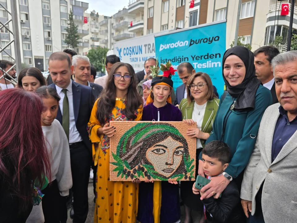 NİZİP ZEYTİN FESTİVALİ COŞKULU TÖRENLE AÇILDI: PROTOKOLDEN YOĞUN KATILIM!