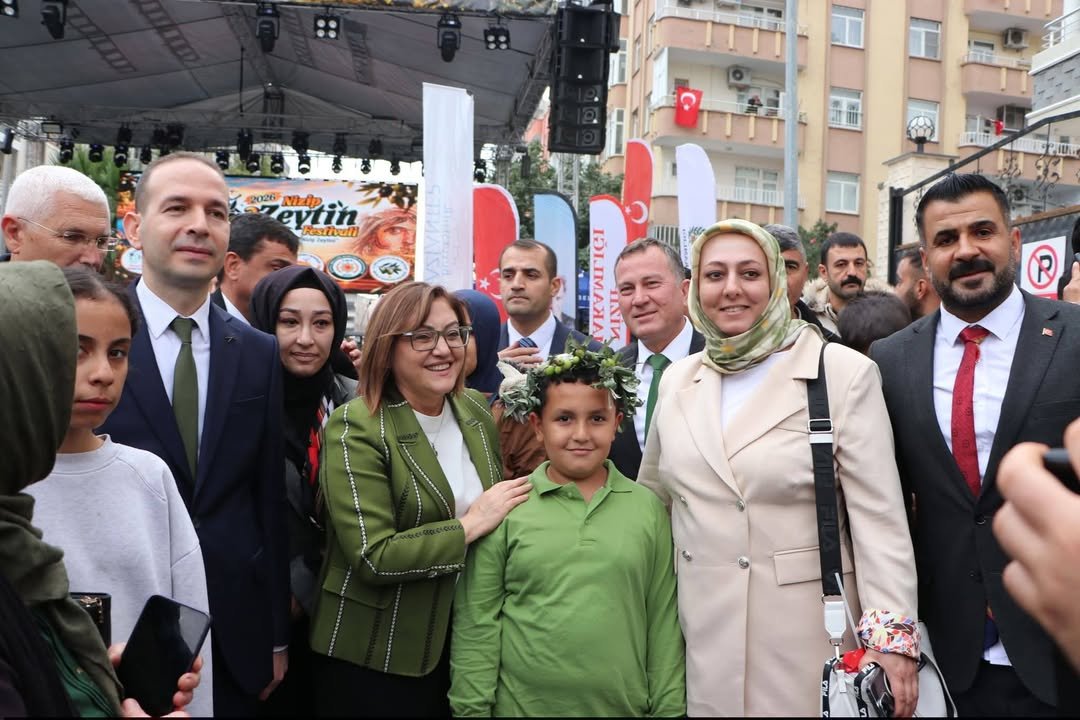 NİZİP ZEYTİN FESTİVALİ COŞKULU TÖRENLE AÇILDI: PROTOKOLDEN YOĞUN KATILIM!