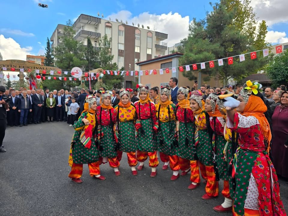 NİZİP ZEYTİN FESTİVALİ COŞKULU TÖRENLE AÇILDI: PROTOKOLDEN YOĞUN KATILIM!