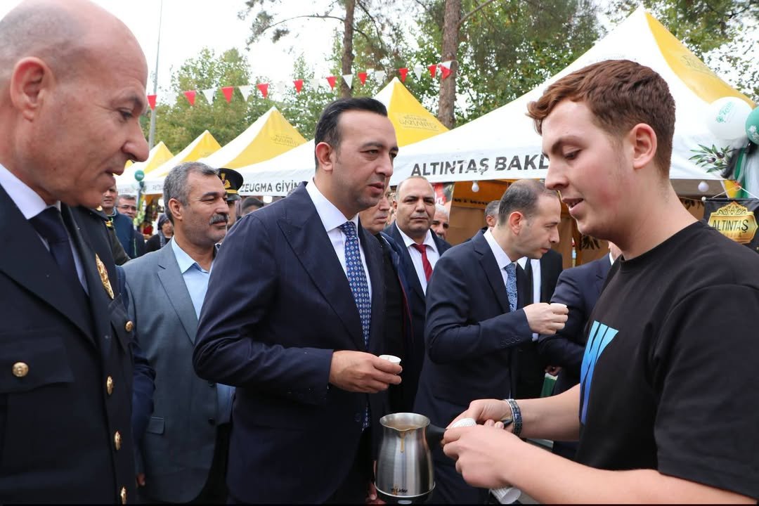 NİZİP ZEYTİN FESTİVALİ’NDE STANTLAR PROTOKOL TARAFINDAN GEZİLDİ