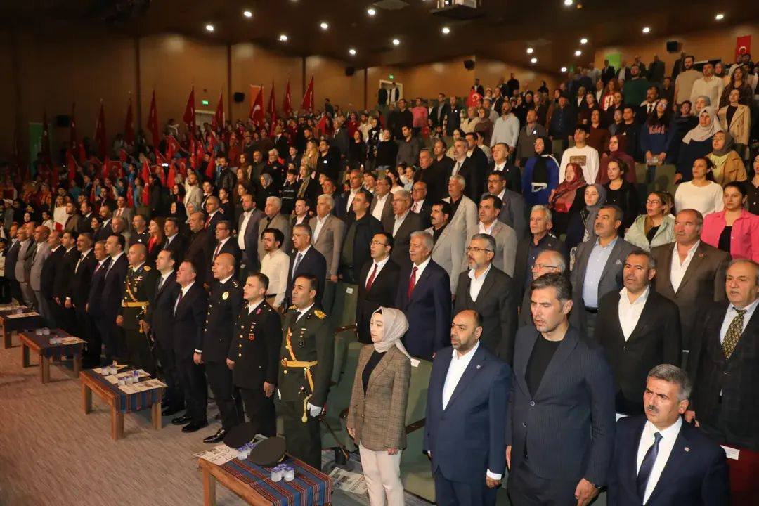 NİZİP’TE CUMHURİYETİMİZİN 103. YIL DÖNÜMÜ COŞKUYLA KUTLANDI