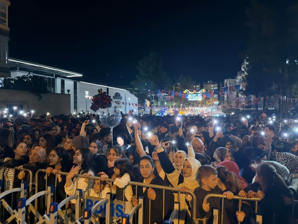 3. NİZİP ZEYTİN FESTİVALİ’NDE GRUP AYNA RÜZGÂRI ESTİ!