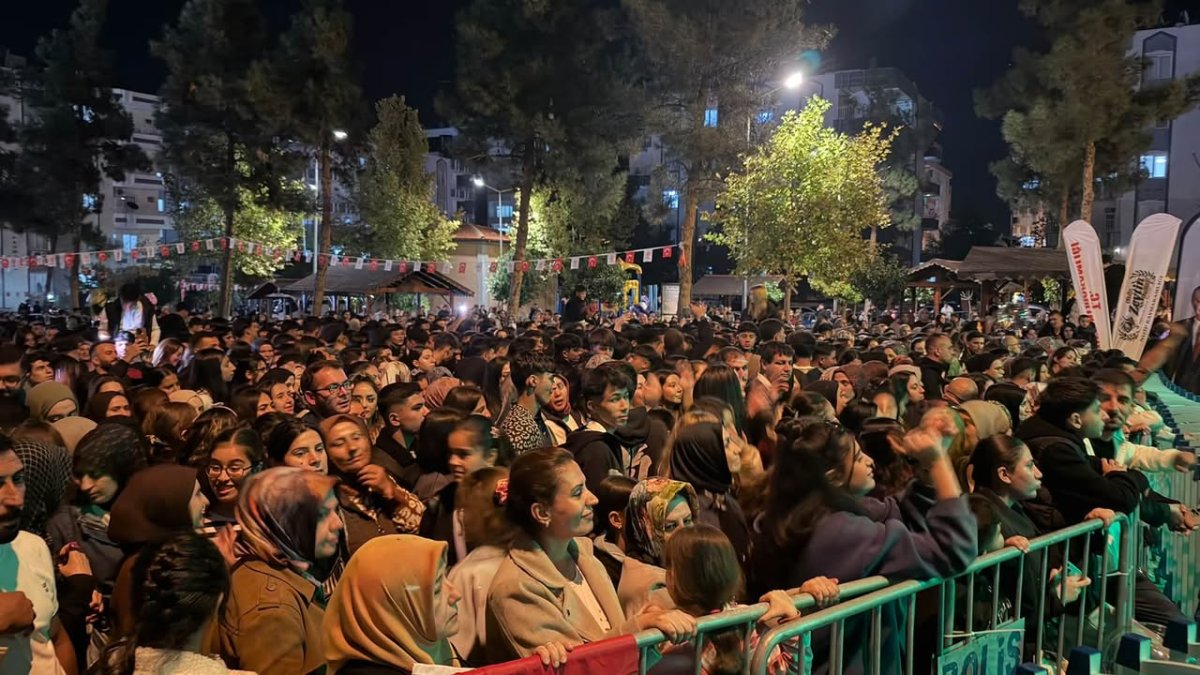 3. NİZİP ZEYTİN FESTİVALİ’NDE GRUP AYNA RÜZGÂRI ESTİ!