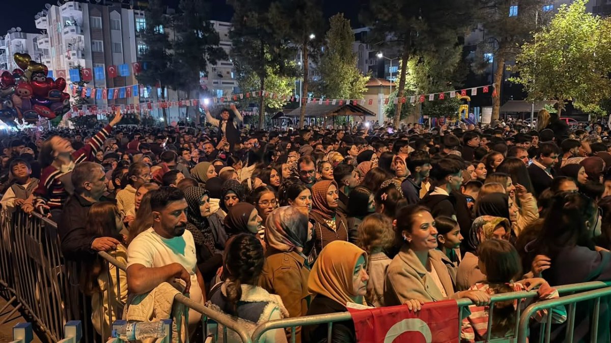 3. NİZİP ZEYTİN FESTİVALİ’NDE GRUP AYNA RÜZGÂRI ESTİ!