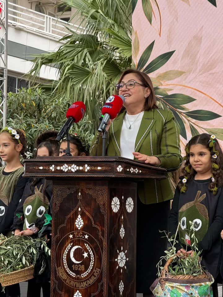 NİZİP ZEYTİN FESTİVALİ COŞKULU TÖRENLE AÇILDI: PROTOKOLDEN YOĞUN KATILIM!