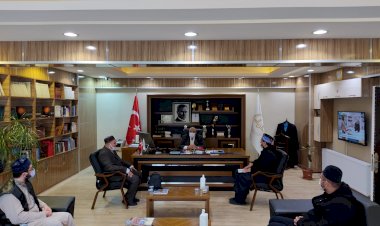 Vakıf Üyeleri ve ilahiyatçılar İlçe Müftüsü Çiftçi’yi Ziyaret Ettiler