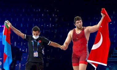 Nizip'li Muhammed Hamza Bakır Dünya Gençler Güreş Şampiyonu oldu  