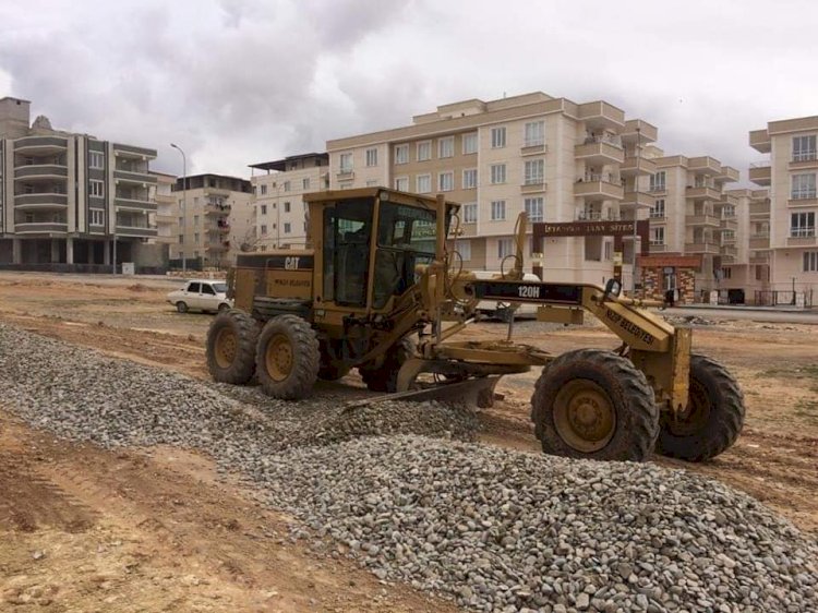 Fırat Mahallesi'nde malzeme serim çalışması yapıldı