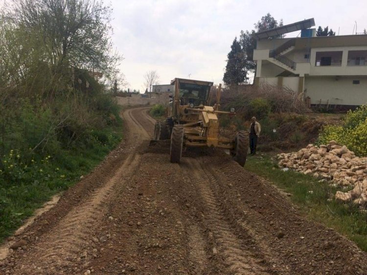 Belediye ekiplerinden yol düzenleme çalışması